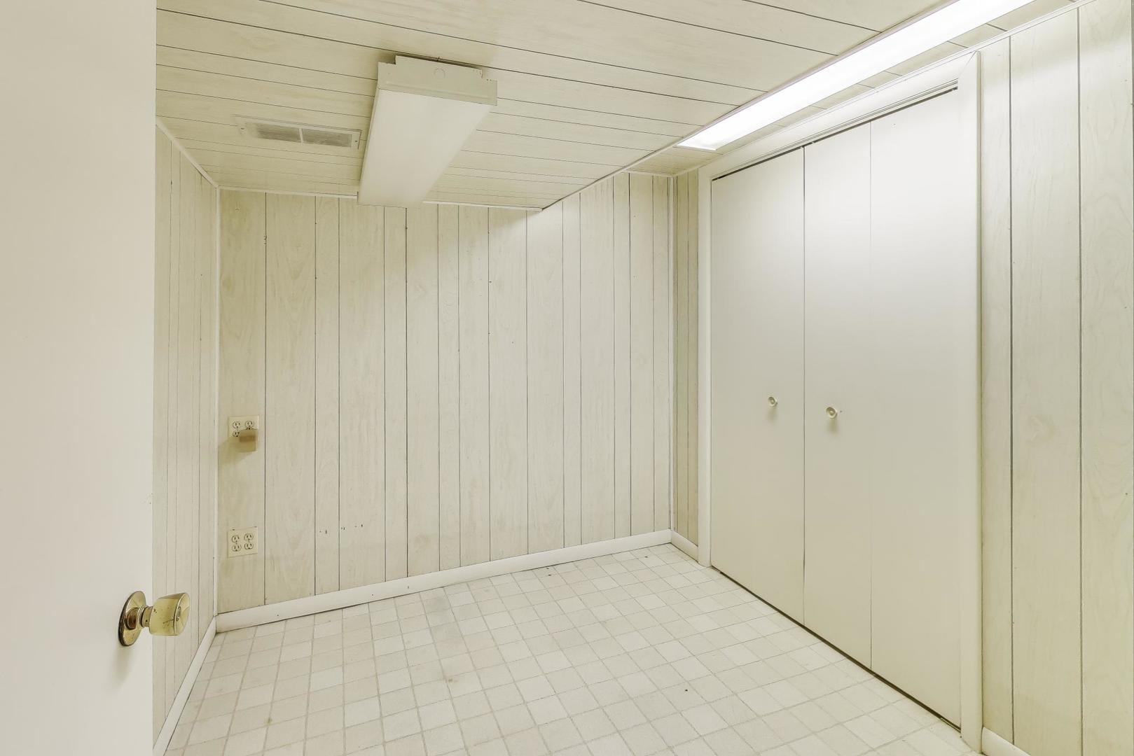 913 S Na Wa Ta Avenue, Mount Prospect, IL 60056