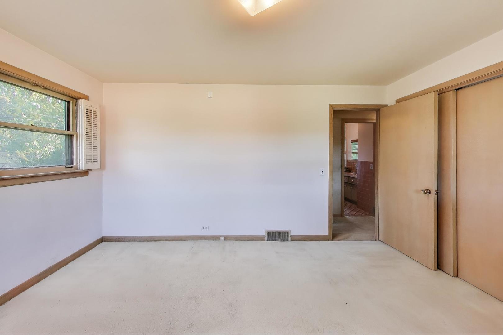 913 S Na Wa Ta Avenue, Mount Prospect, IL 60056