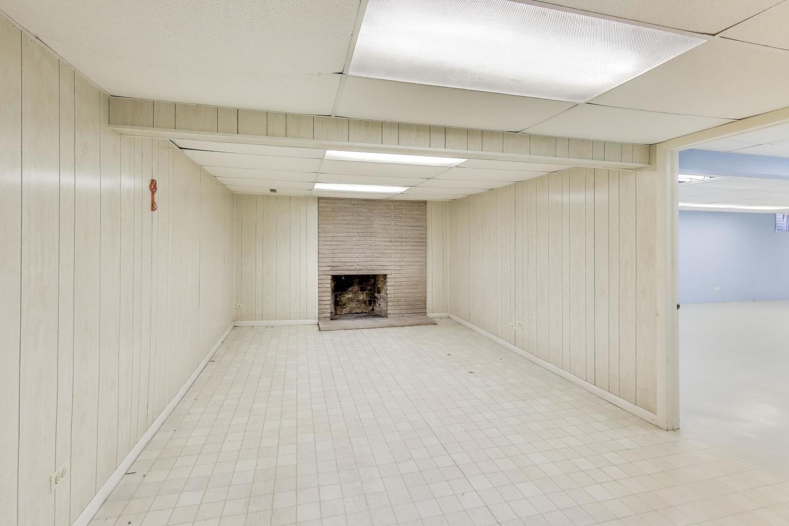 913 S Na Wa Ta Avenue, Mount Prospect, IL 60056