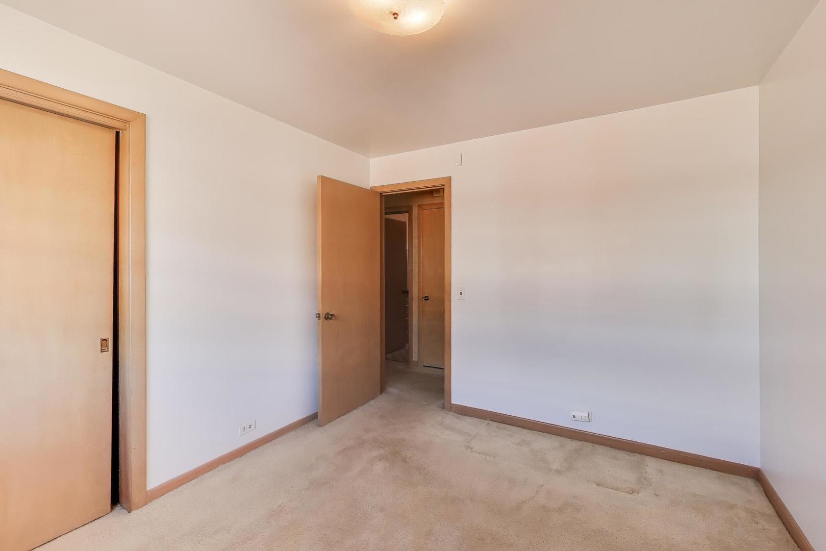 913 S Na Wa Ta Avenue, Mount Prospect, IL 60056