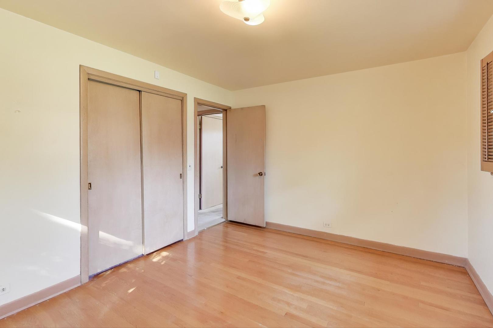 913 S Na Wa Ta Avenue, Mount Prospect, IL 60056