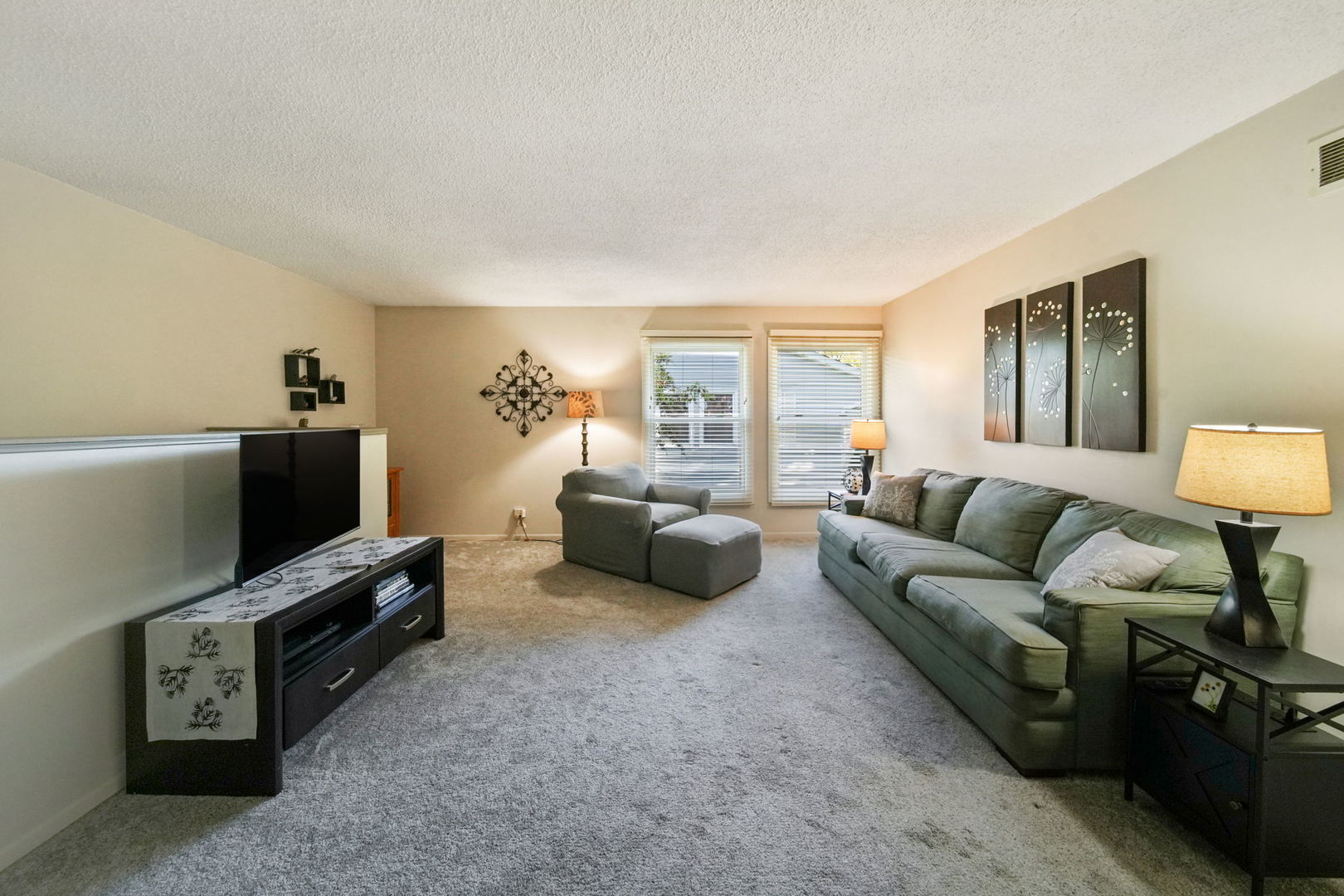 5208 Woodland Drive #A, Oak Forest, IL 60452