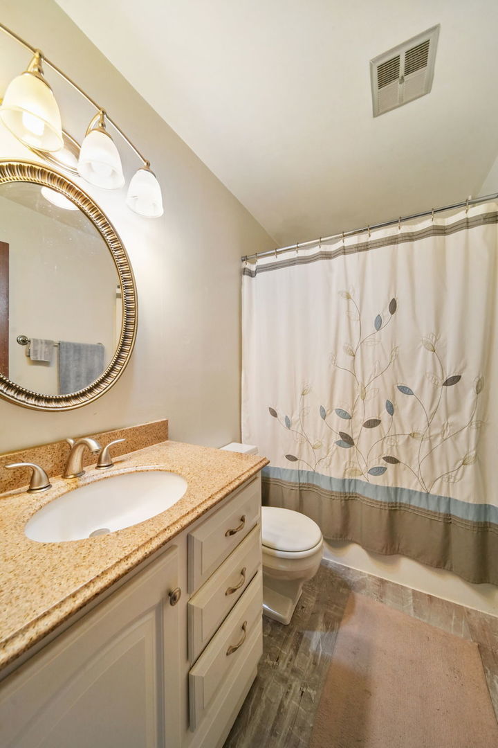 5208 Woodland Drive #A, Oak Forest, IL 60452