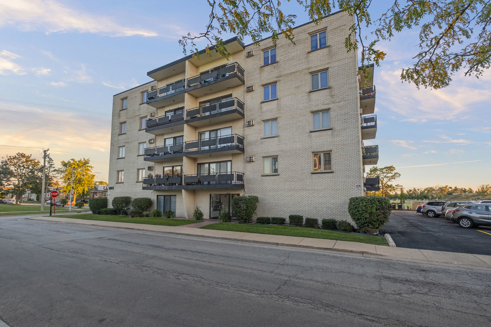 8005 Oconnor Drive #3E, River Grove, IL 60171