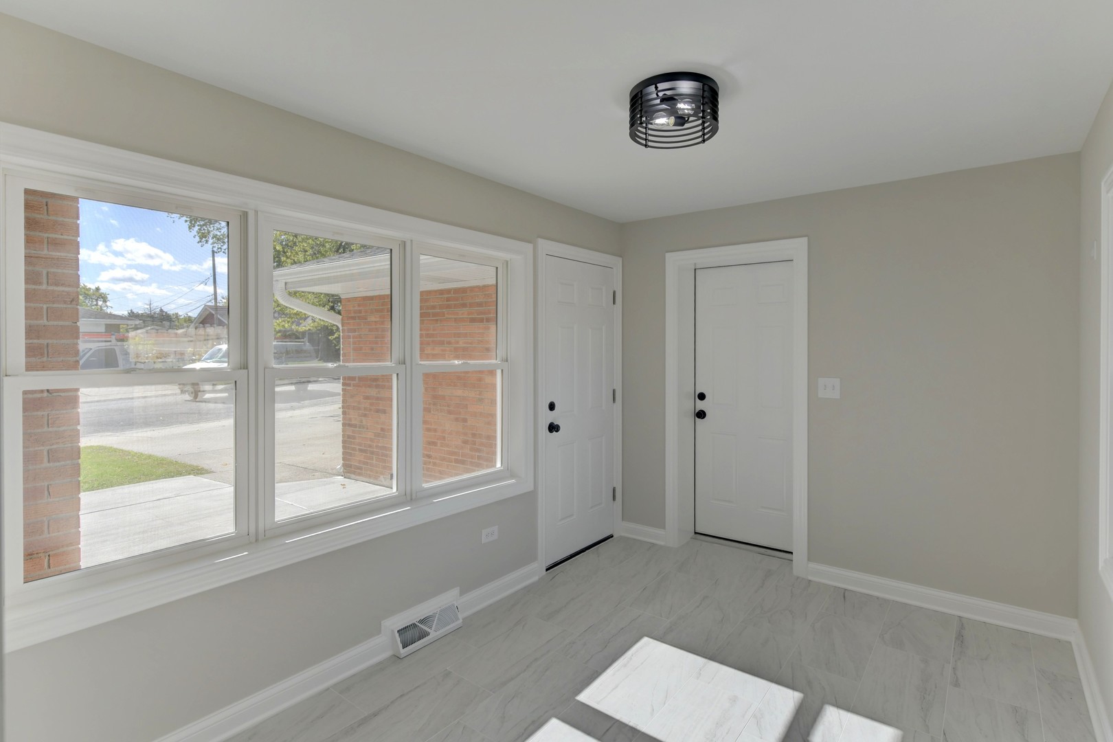 1014 E 163rd Street, South Holland, IL 60473