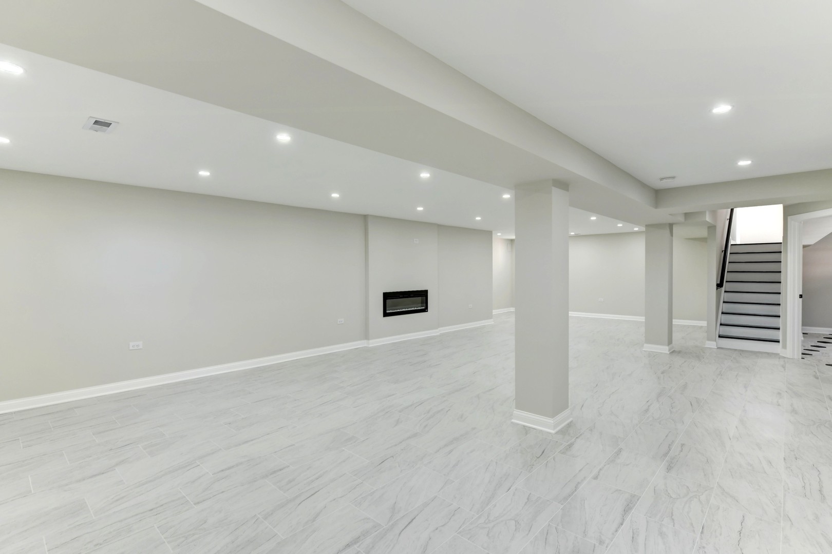 1014 E 163rd Street, South Holland, IL 60473