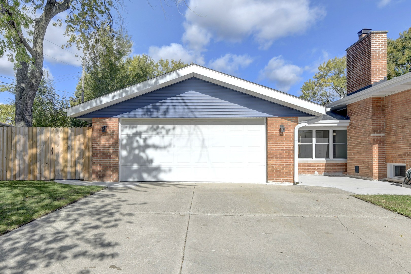 1014 E 163rd Street, South Holland, IL 60473
