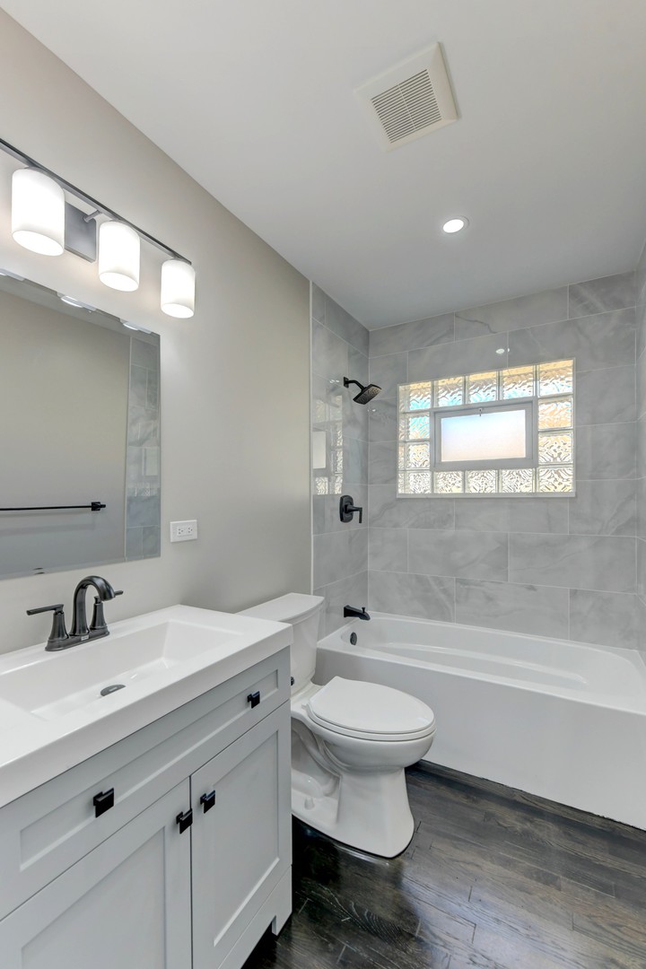 1014 E 163rd Street, South Holland, IL 60473