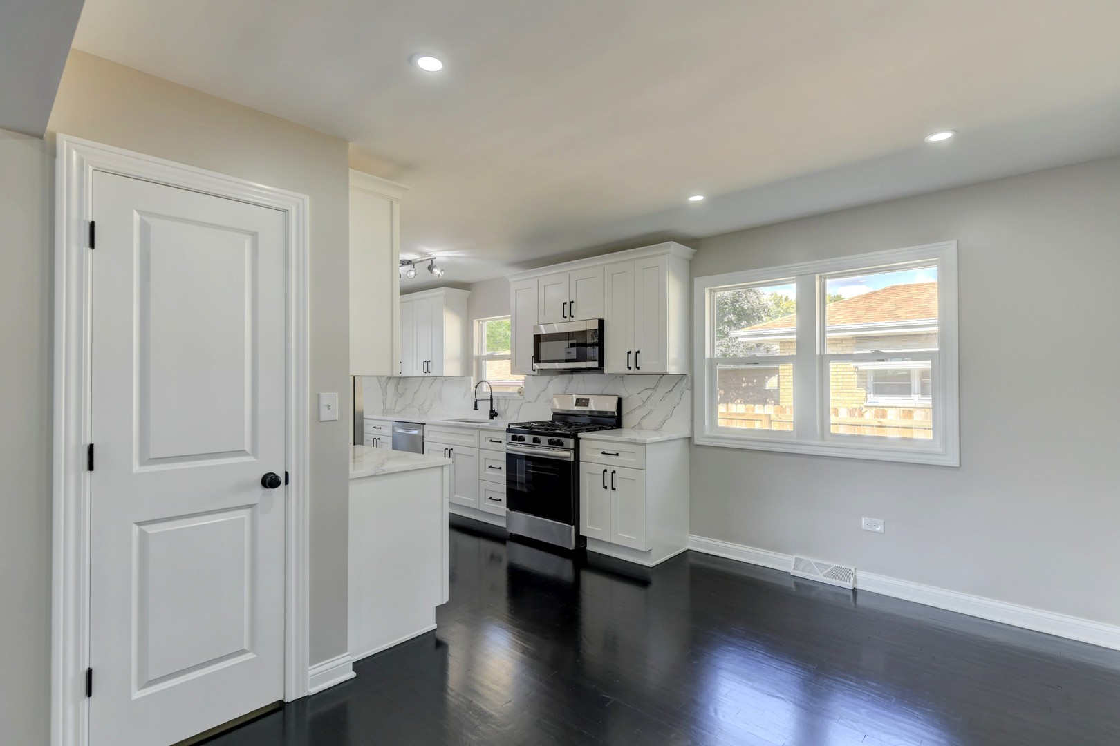 1014 E 163rd Street, South Holland, IL 60473