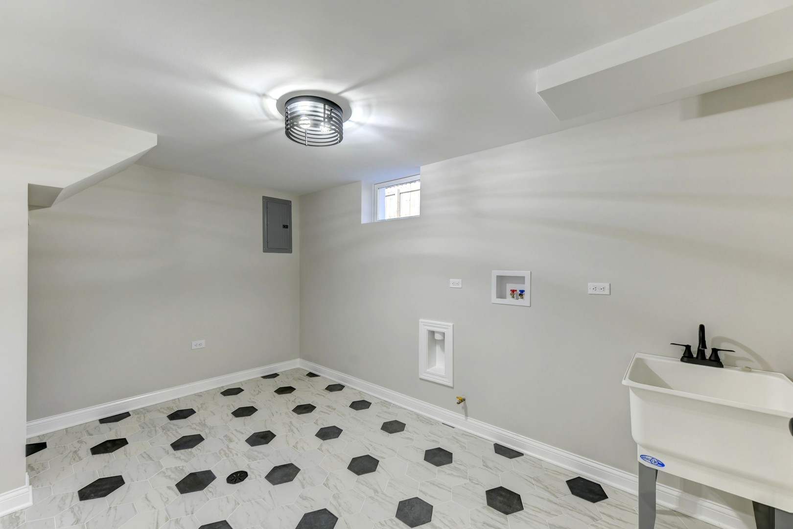 1014 E 163rd Street, South Holland, IL 60473