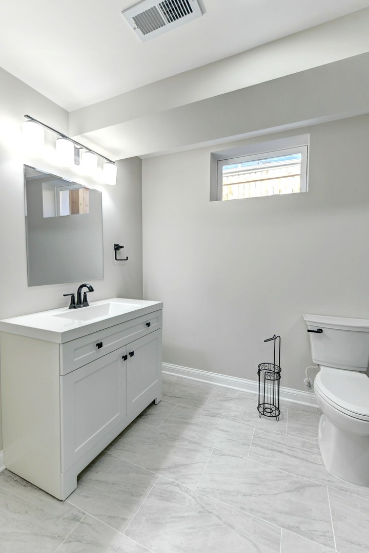 1014 E 163rd Street, South Holland, IL 60473