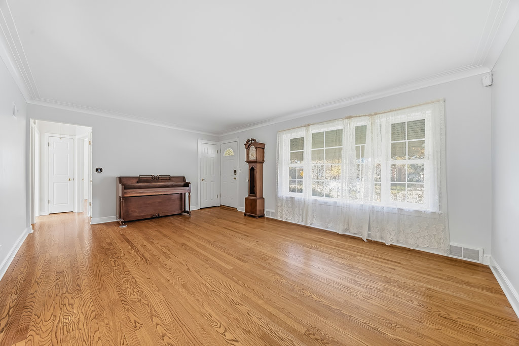 9319 S Ridgeway Avenue, Evergreen Park, IL 60805