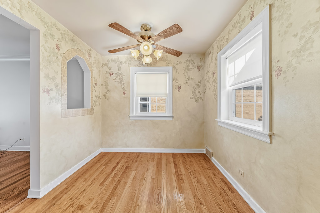 9319 S Ridgeway Avenue, Evergreen Park, IL 60805