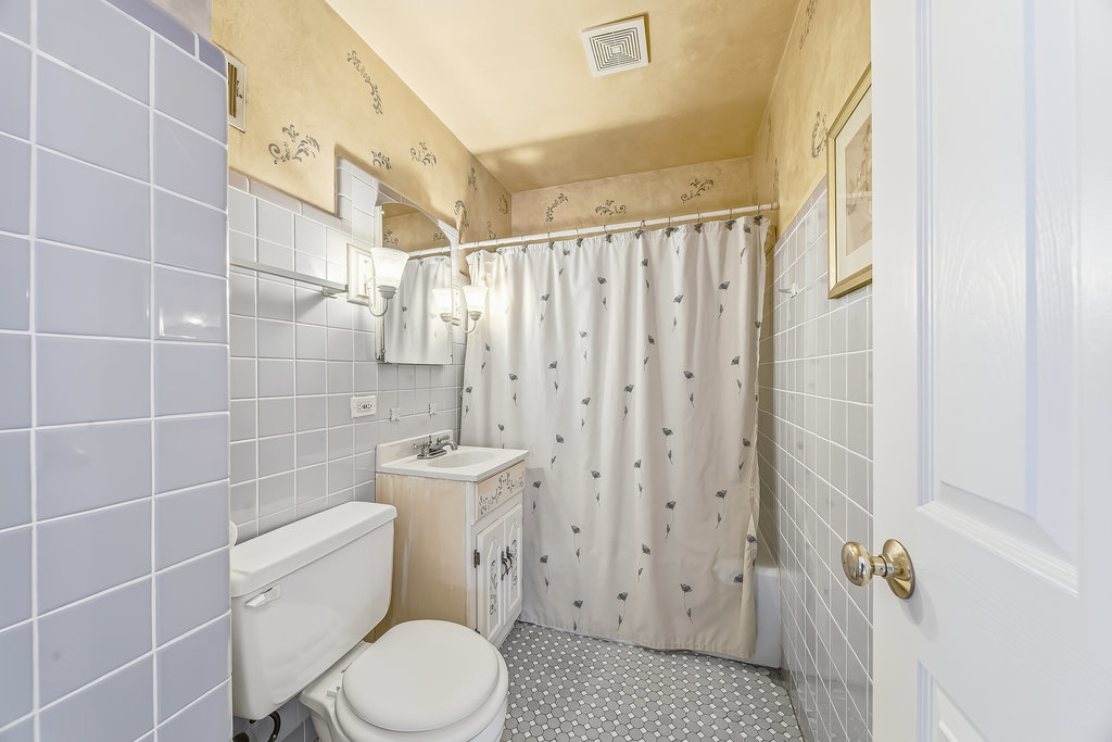 9319 S Ridgeway Avenue, Evergreen Park, IL 60805