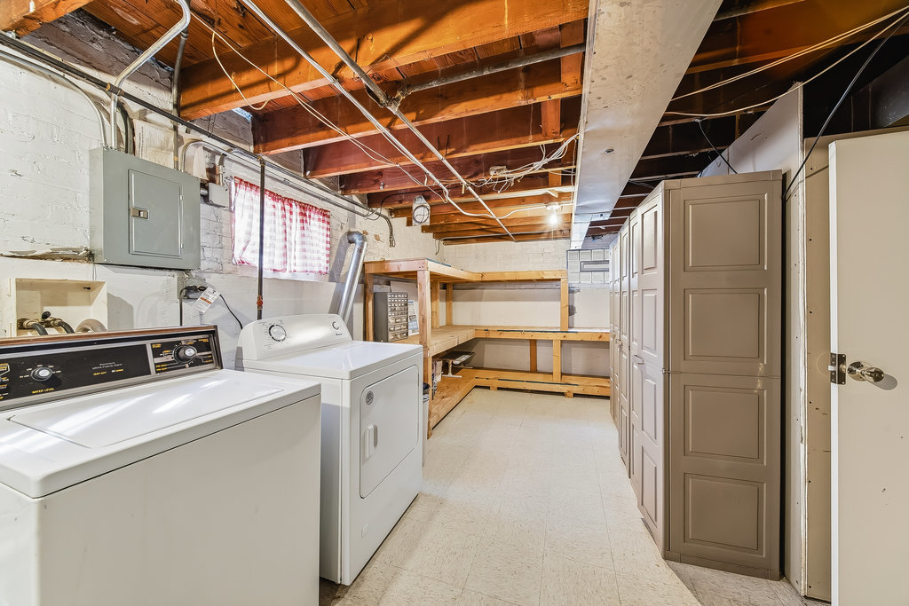 9319 S Ridgeway Avenue, Evergreen Park, IL 60805