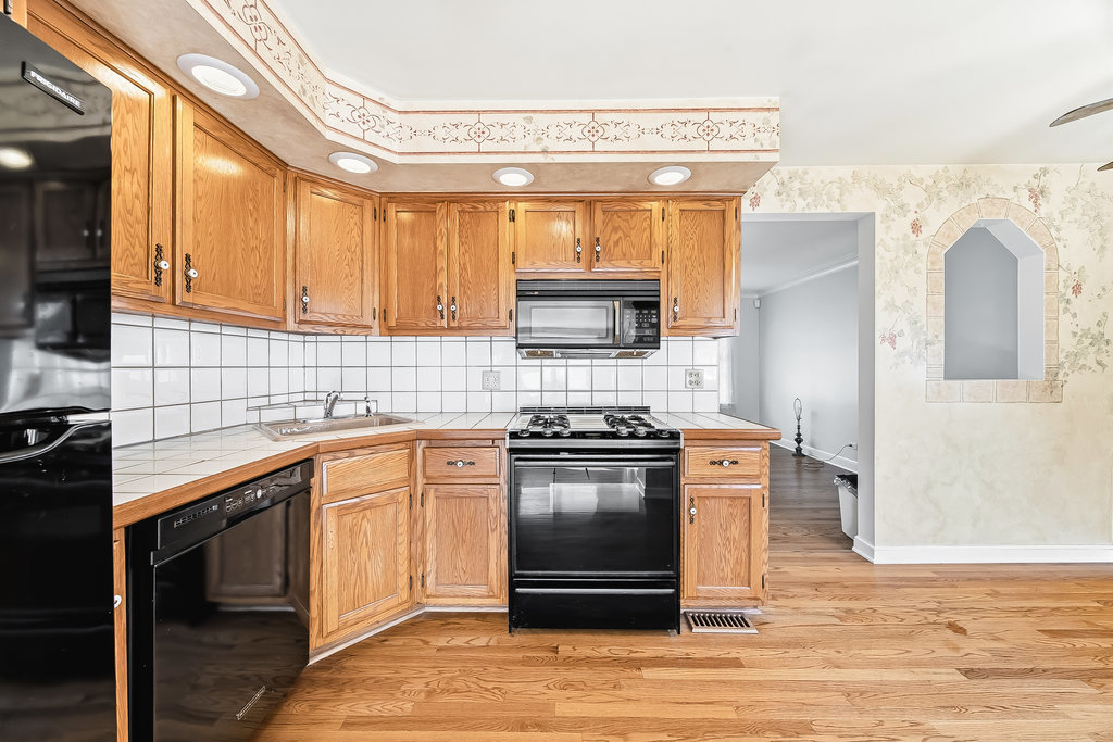 9319 S Ridgeway Avenue, Evergreen Park, IL 60805