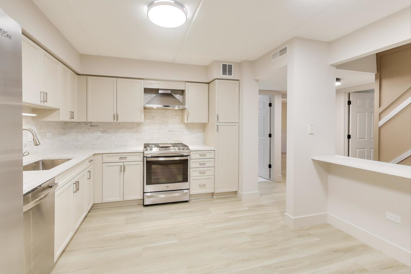 6815 N Milwaukee Avenue #506, Niles, IL 60714