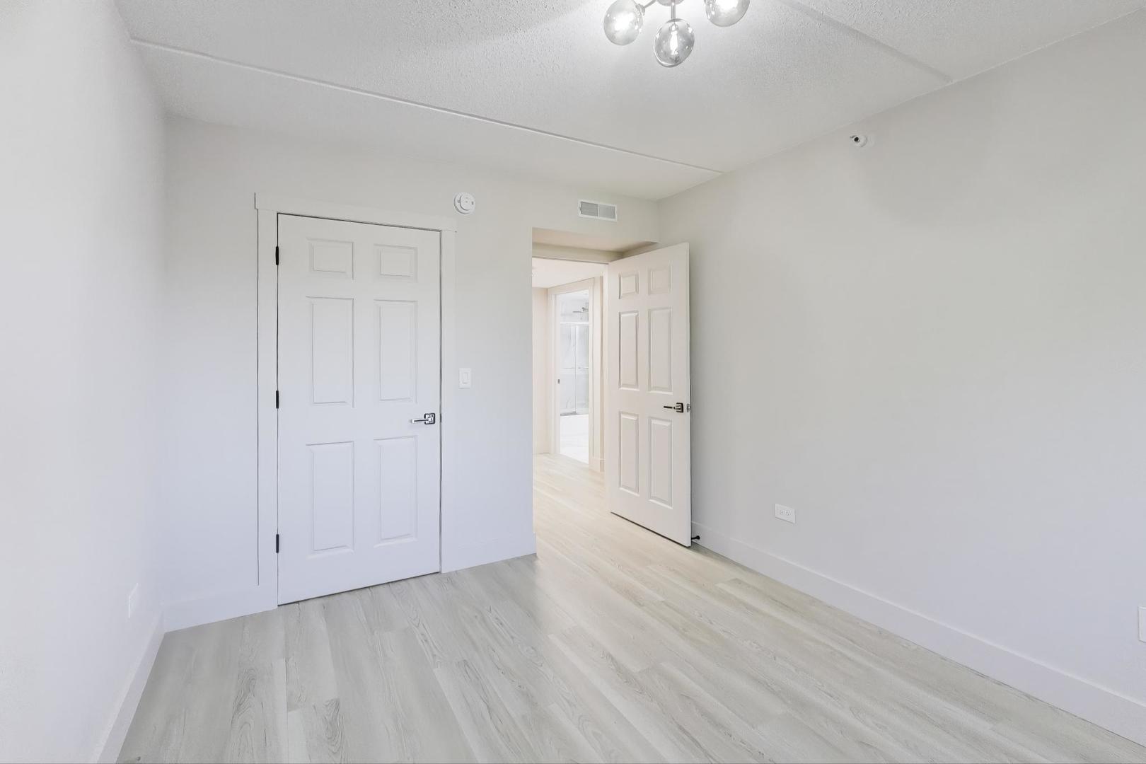 6815 N Milwaukee Avenue #506, Niles, IL 60714