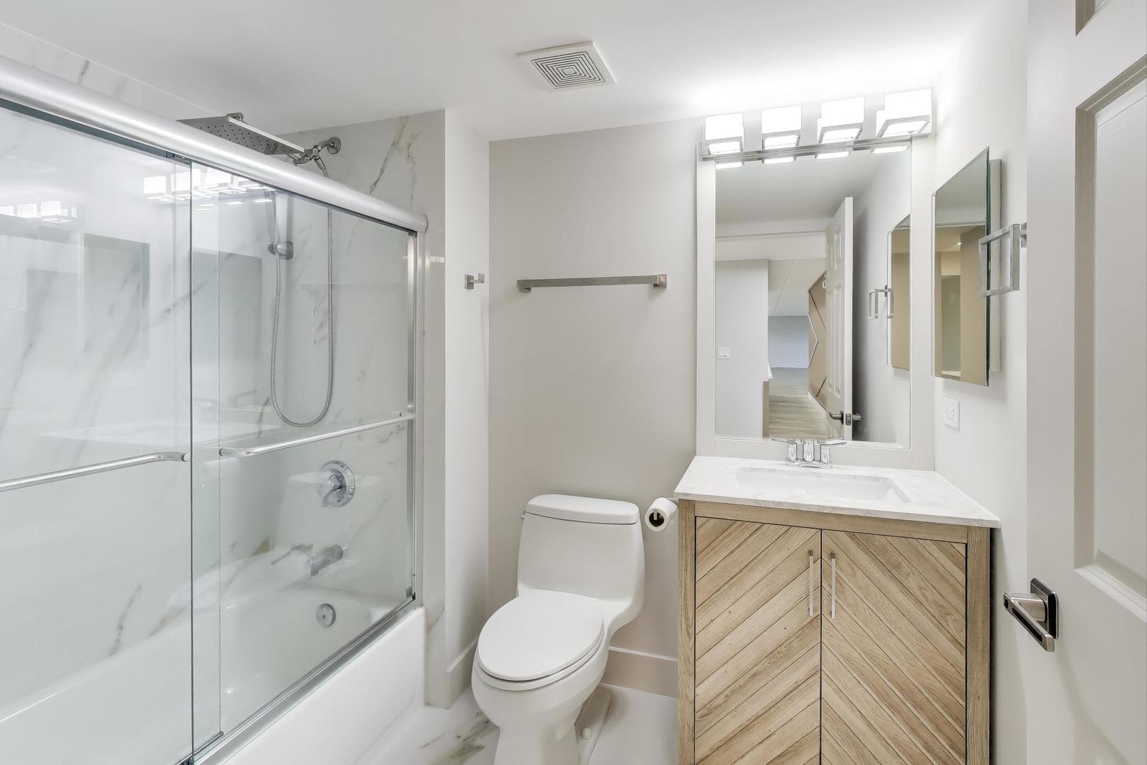 6815 N Milwaukee Avenue #506, Niles, IL 60714