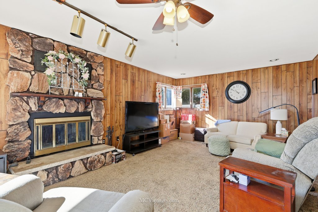605 GLORIA Street, Lockport, IL 60441