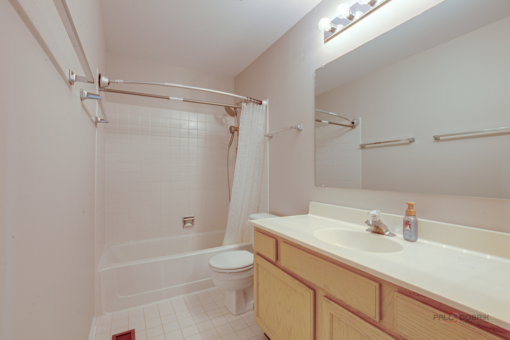 543 Grosse Pointe Circle, Vernon Hills, IL 60061