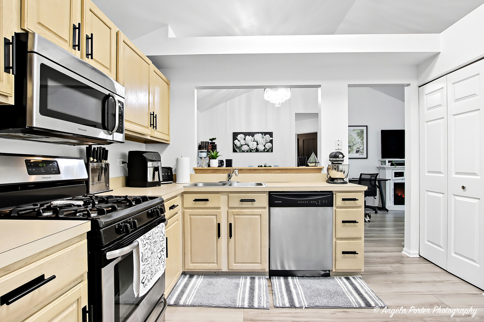 30 S Macgillis Drive #20-1, Round Lake, IL 60073