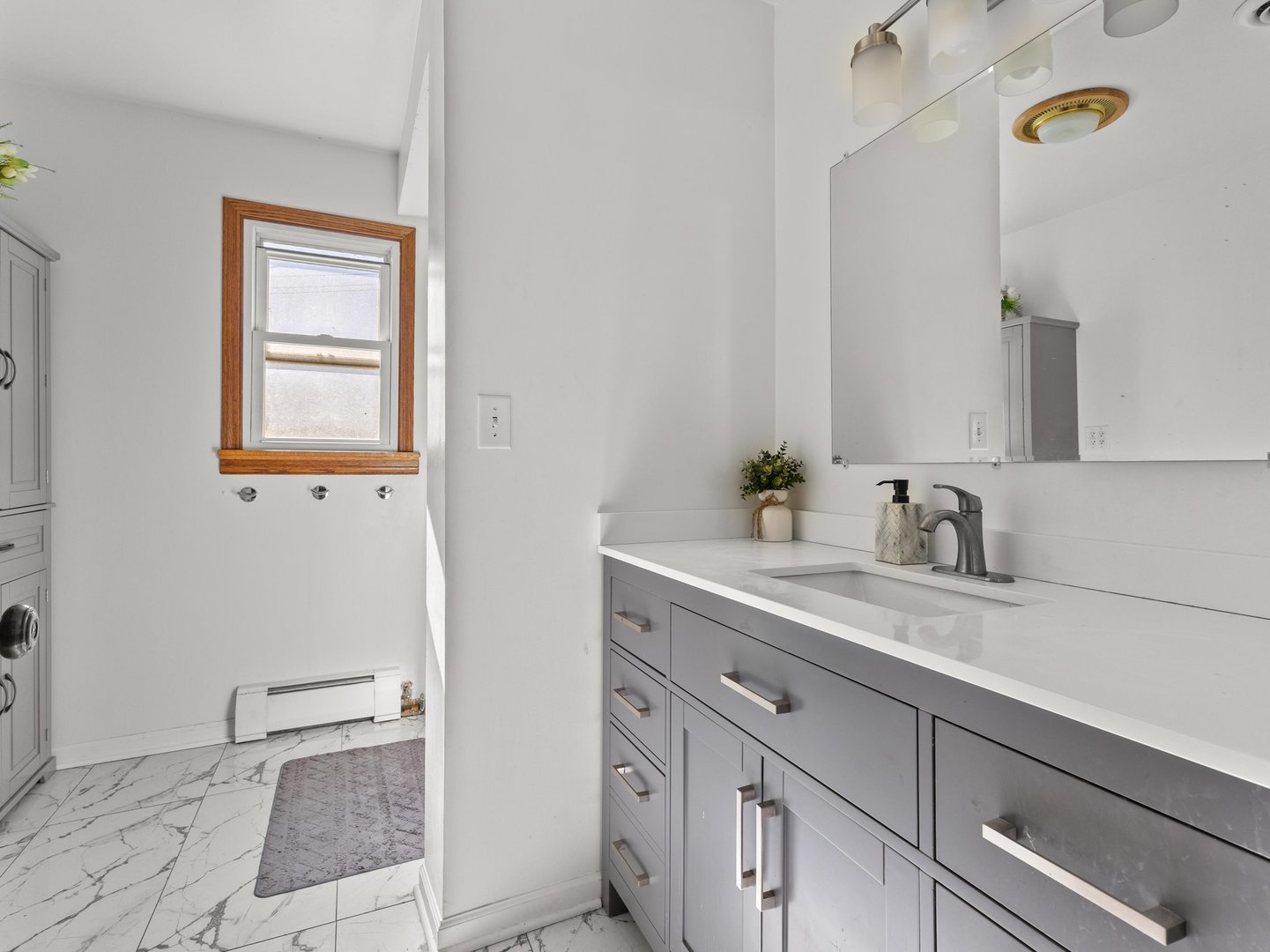 10241 W Bairstow Avenue, Beach Park, IL 60087