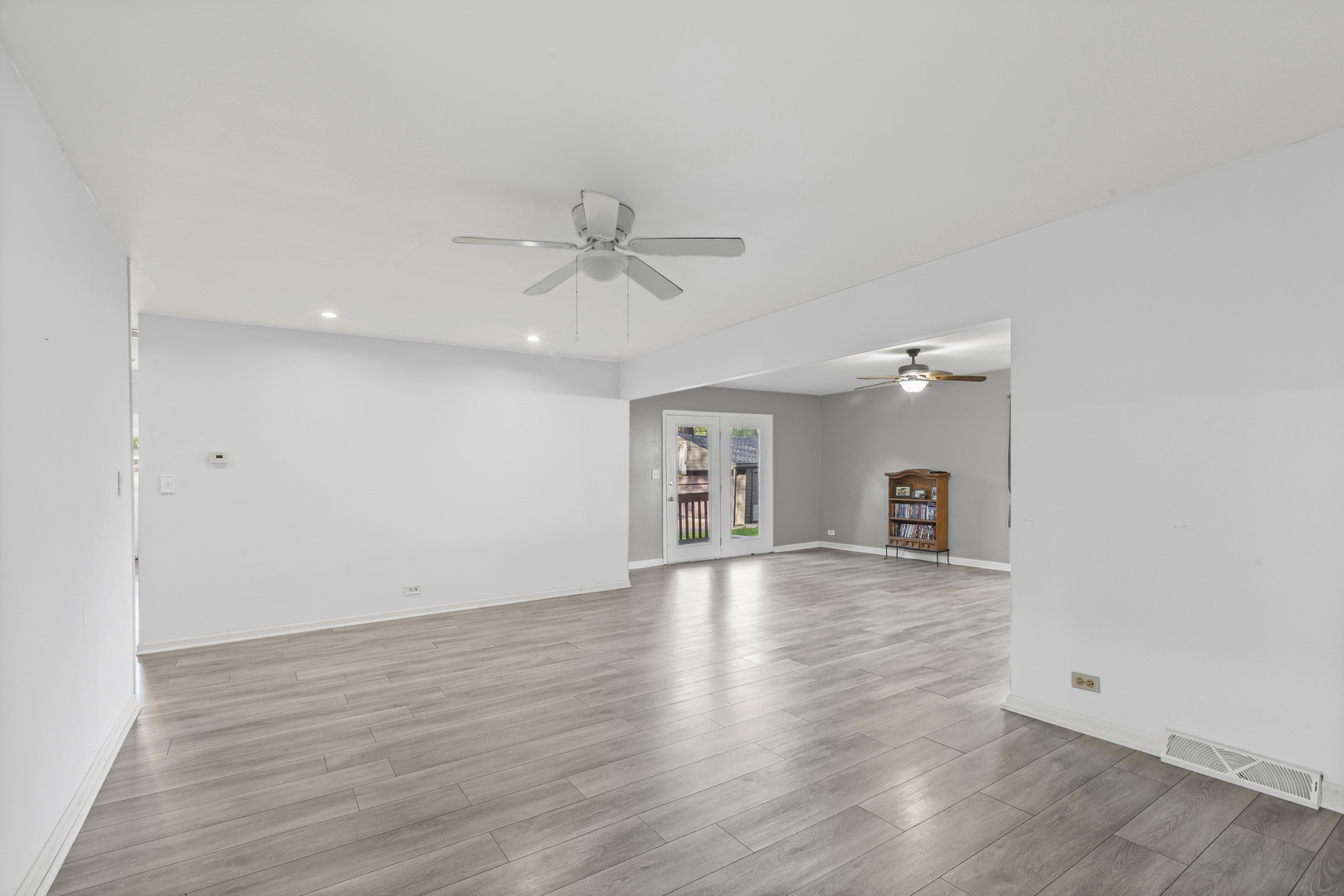 7664 Willow Avenue, Woodridge, IL 60517