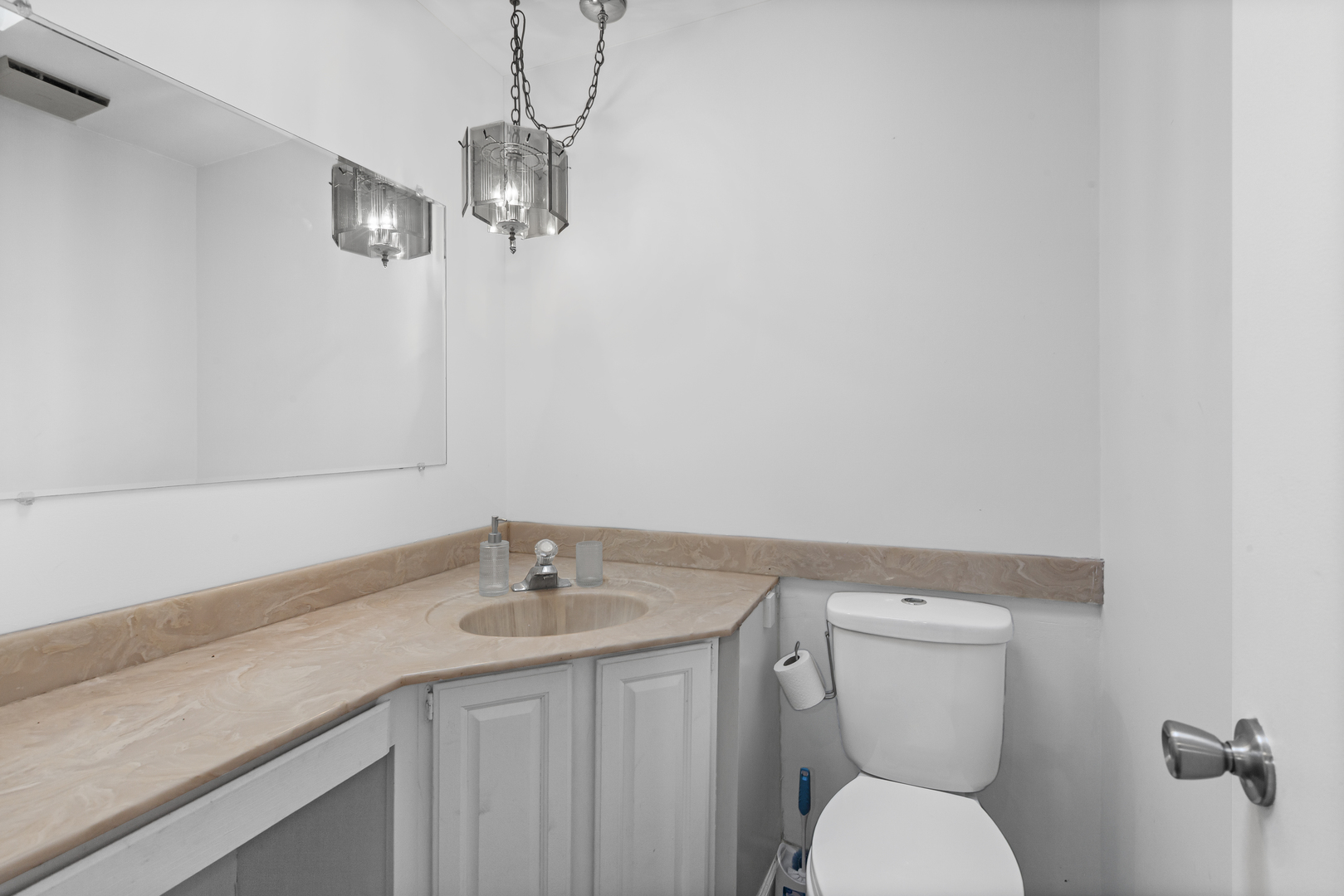 7664 Willow Avenue, Woodridge, IL 60517