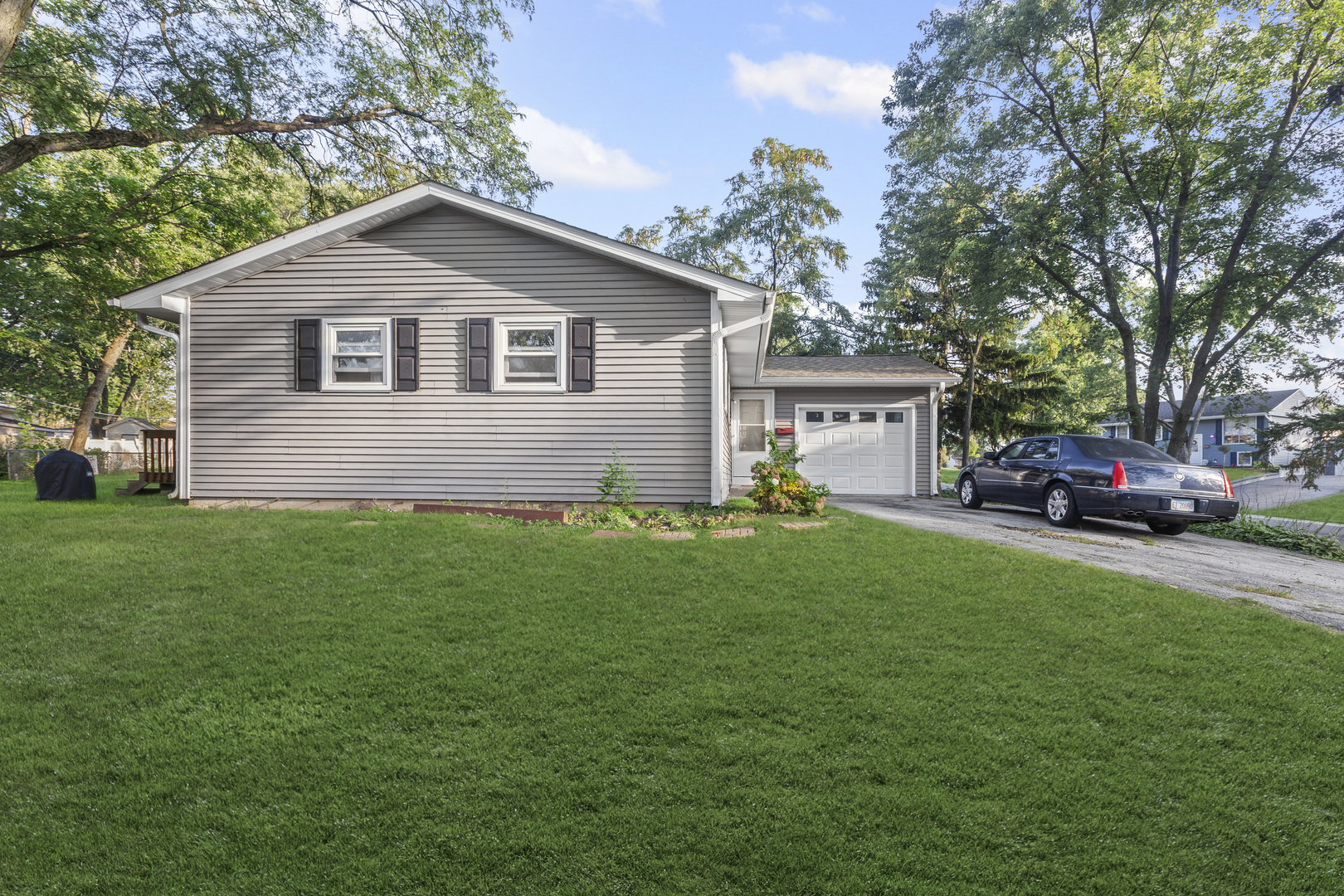 7664 Willow Avenue, Woodridge, IL 60517