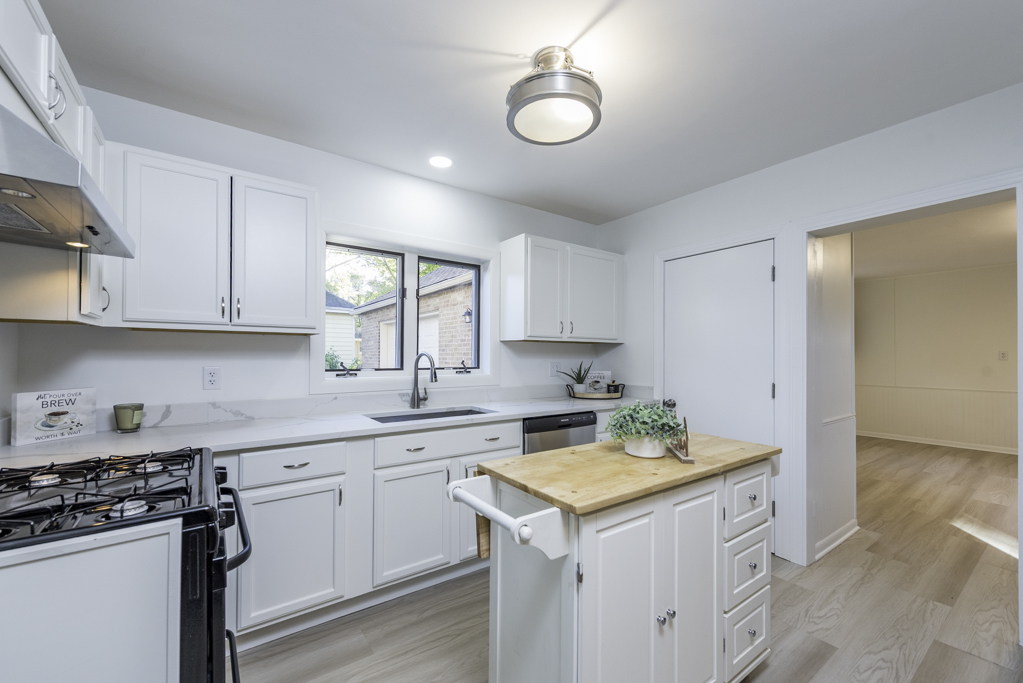 2110 Elisha Avenue, Zion, IL 60099