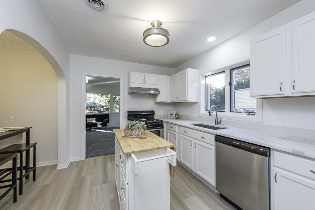 2110 Elisha Avenue, Zion, IL 60099