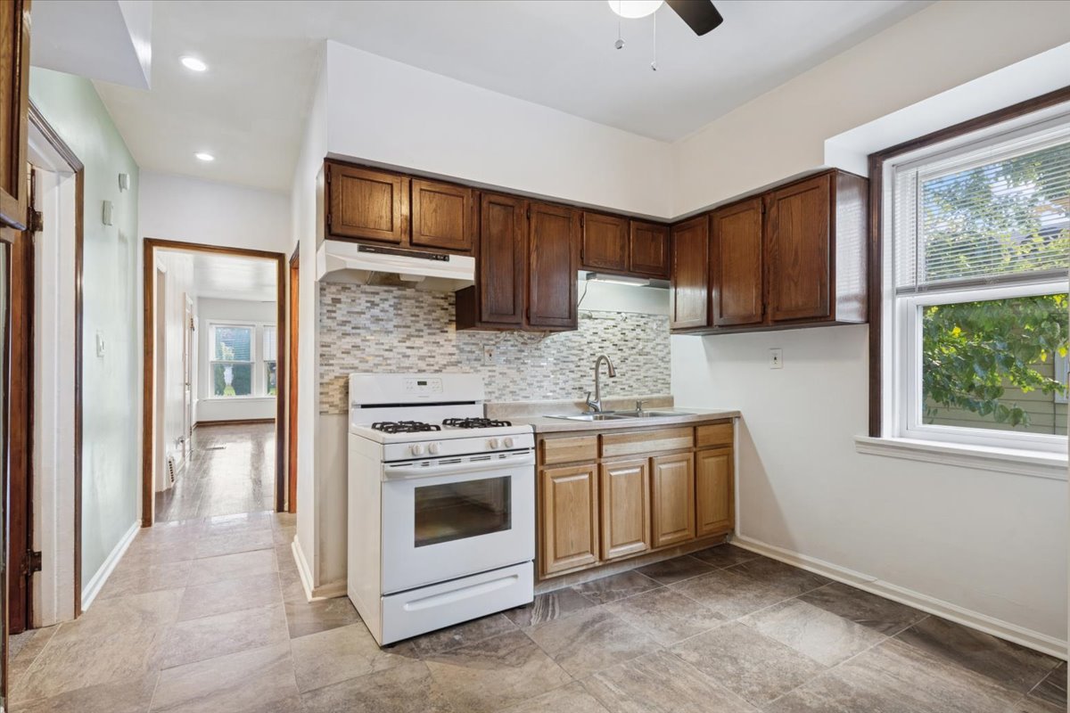 640 S 14th Avenue, Maywood, IL 60153