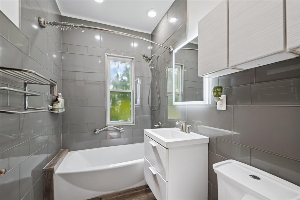 640 S 14th Avenue, Maywood, IL 60153