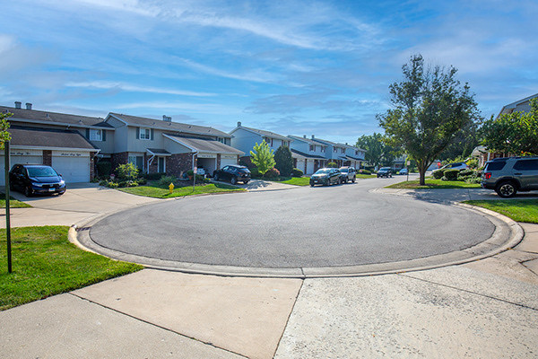 1643 Castbourne Court, Wheaton, IL 60189