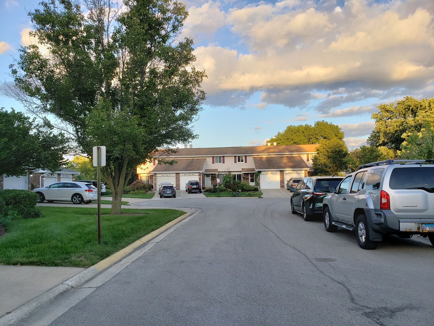 1643 Castbourne Court, Wheaton, IL 60189