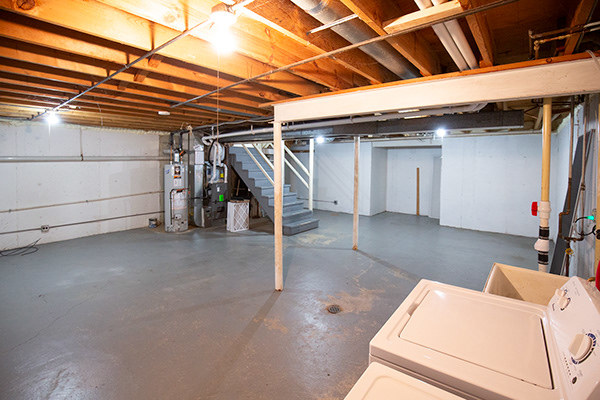 1643 Castbourne Court, Wheaton, IL 60189