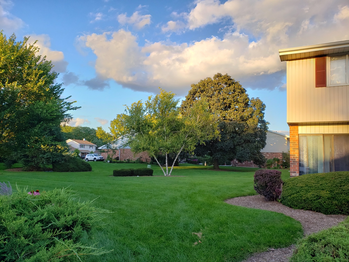 1643 Castbourne Court, Wheaton, IL 60189