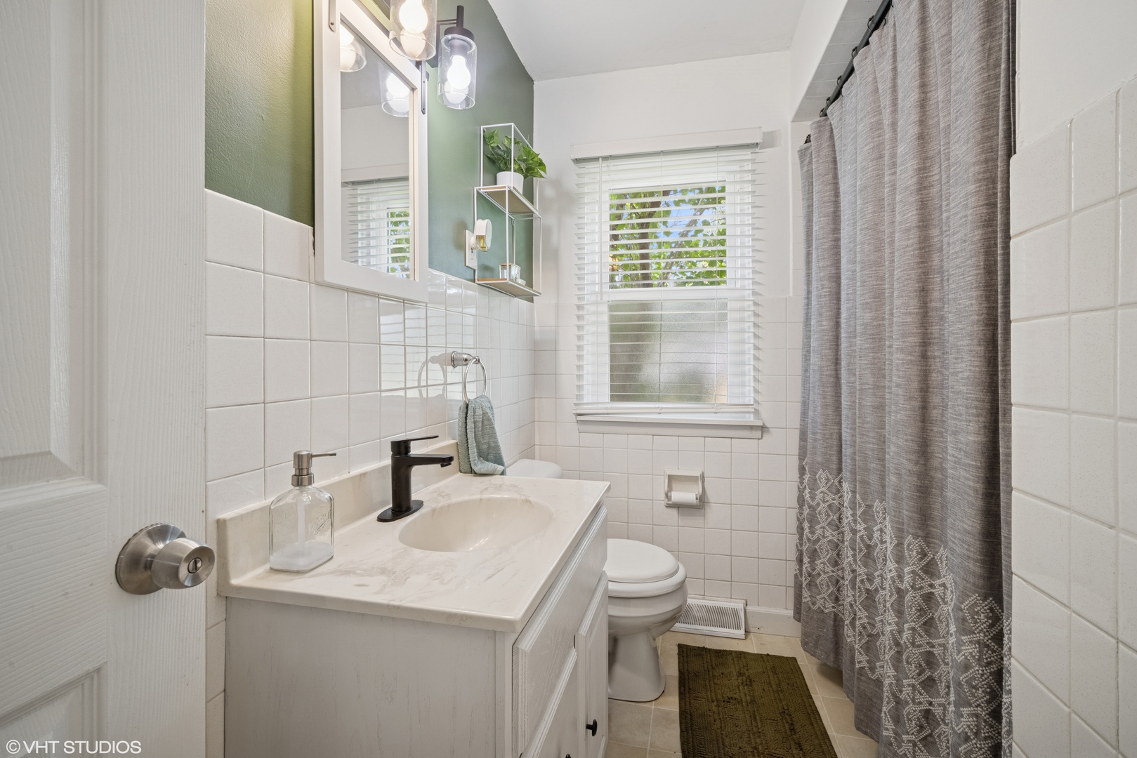 4363 W Kennedy Drive, Gurnee, IL 60031