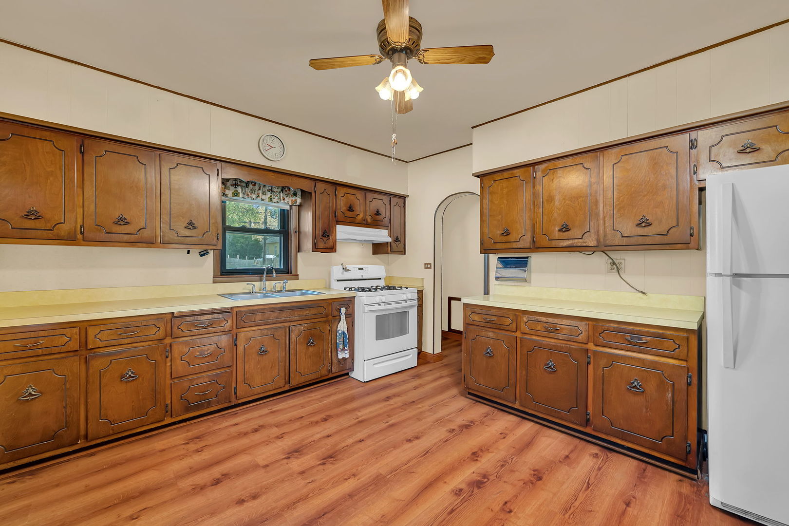 824 Harlow Avenue, Joliet, IL 60433