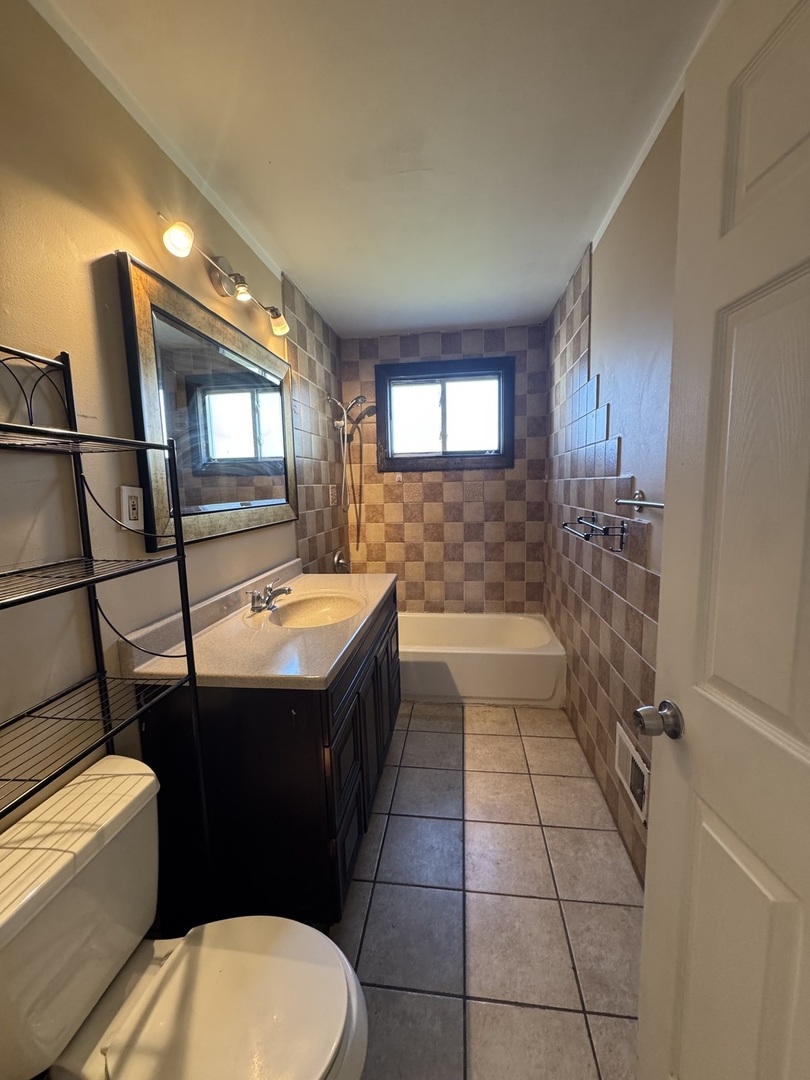 7964 S Knox Avenue, Chicago, IL 60652