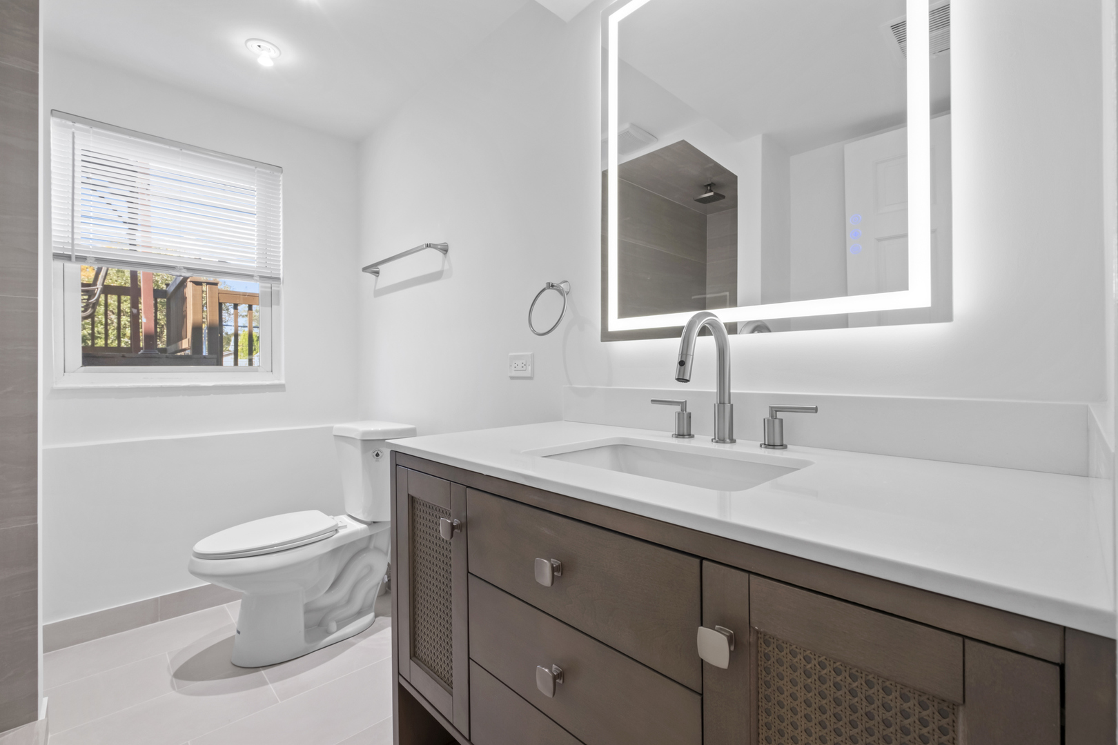 10600 S Highland Avenue, Worth, IL 60482