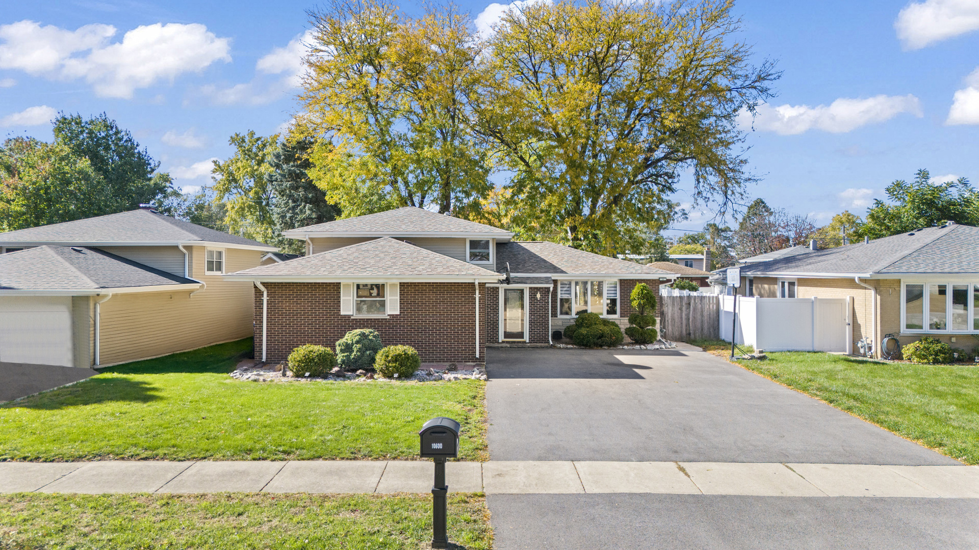 10600 S Highland Avenue, Worth, IL 60482