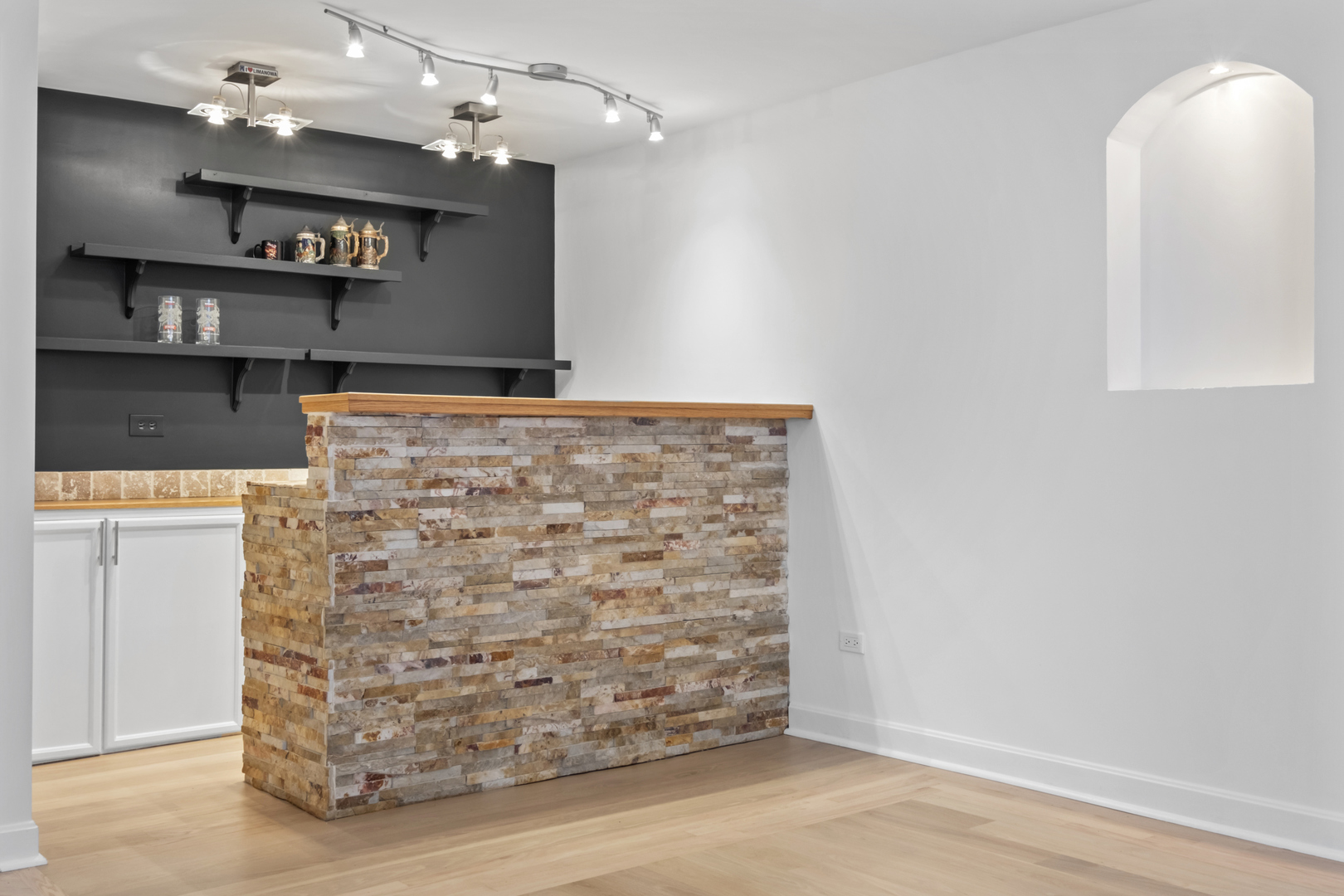 10600 S Highland Avenue, Worth, IL 60482