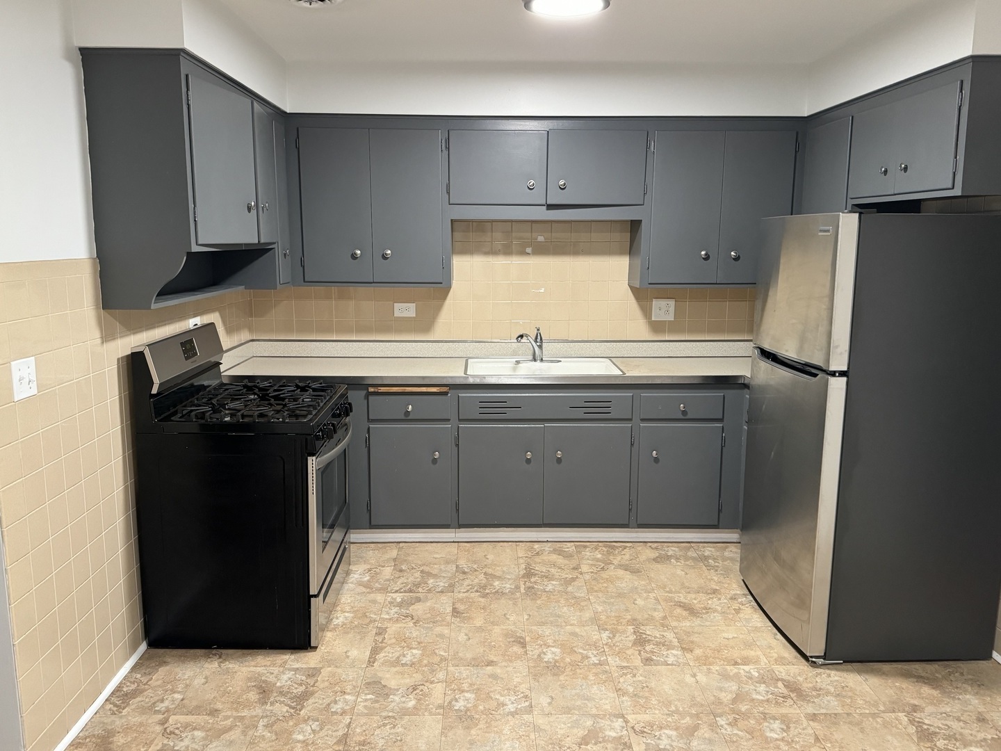 5816 W Montrose Avenue #SE, Chicago, IL 60634