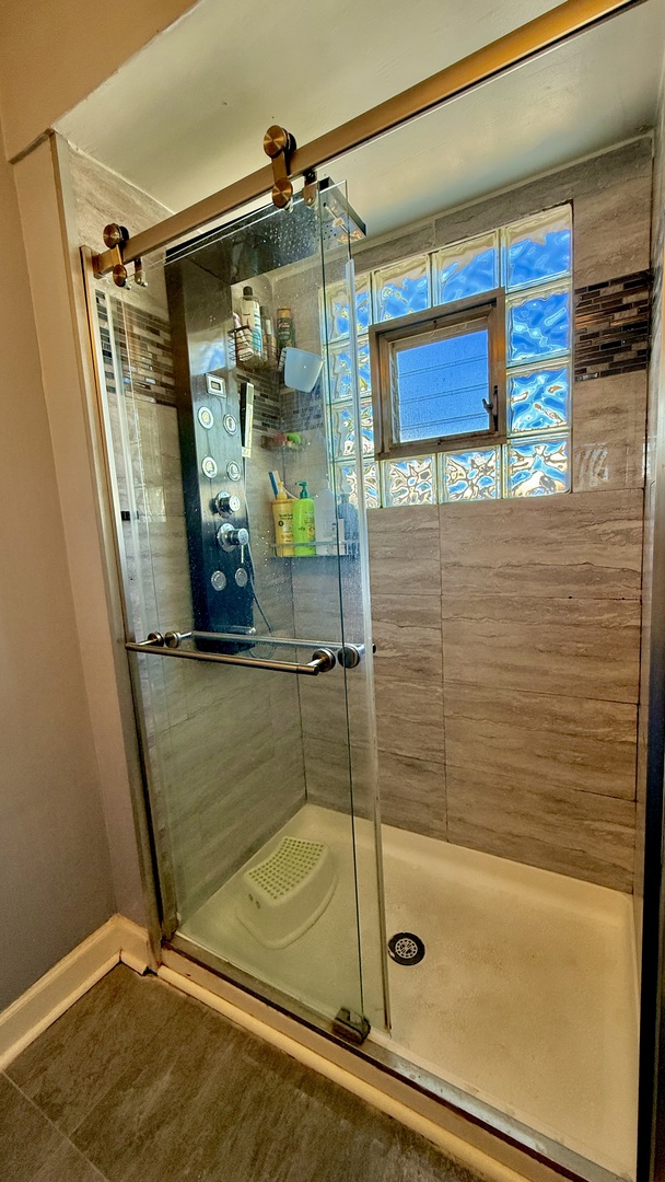 2181 PLAINFIELD Drive, Des Plaines, IL 60018