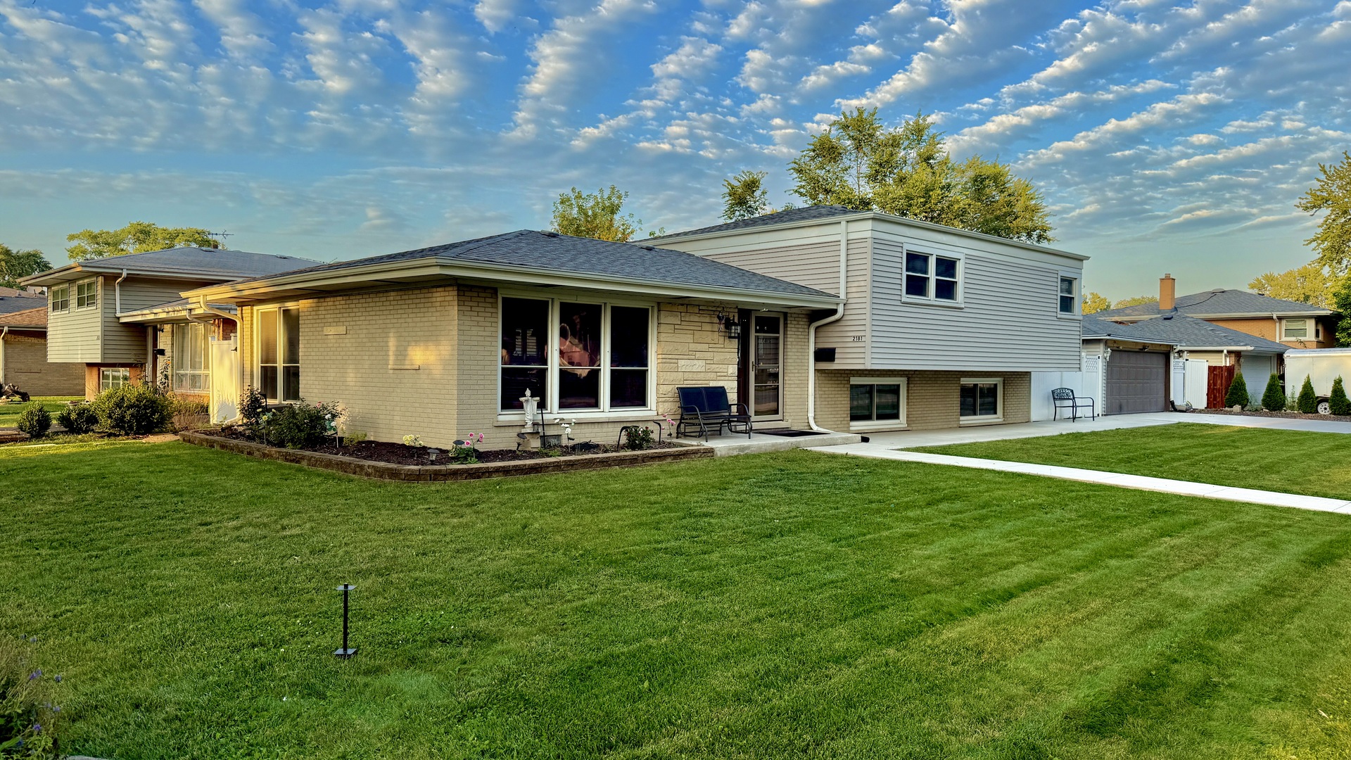 2181 PLAINFIELD Drive, Des Plaines, IL 60018