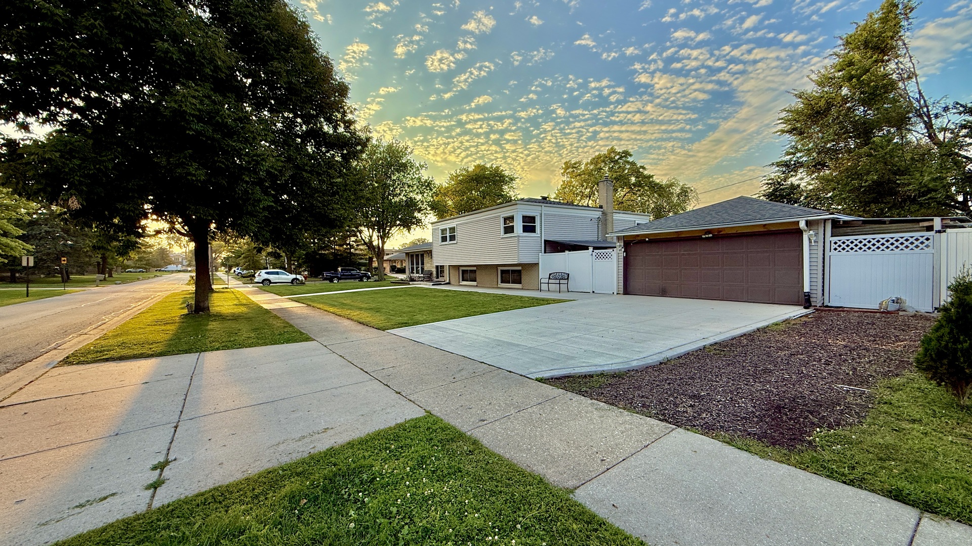 2181 PLAINFIELD Drive, Des Plaines, IL 60018