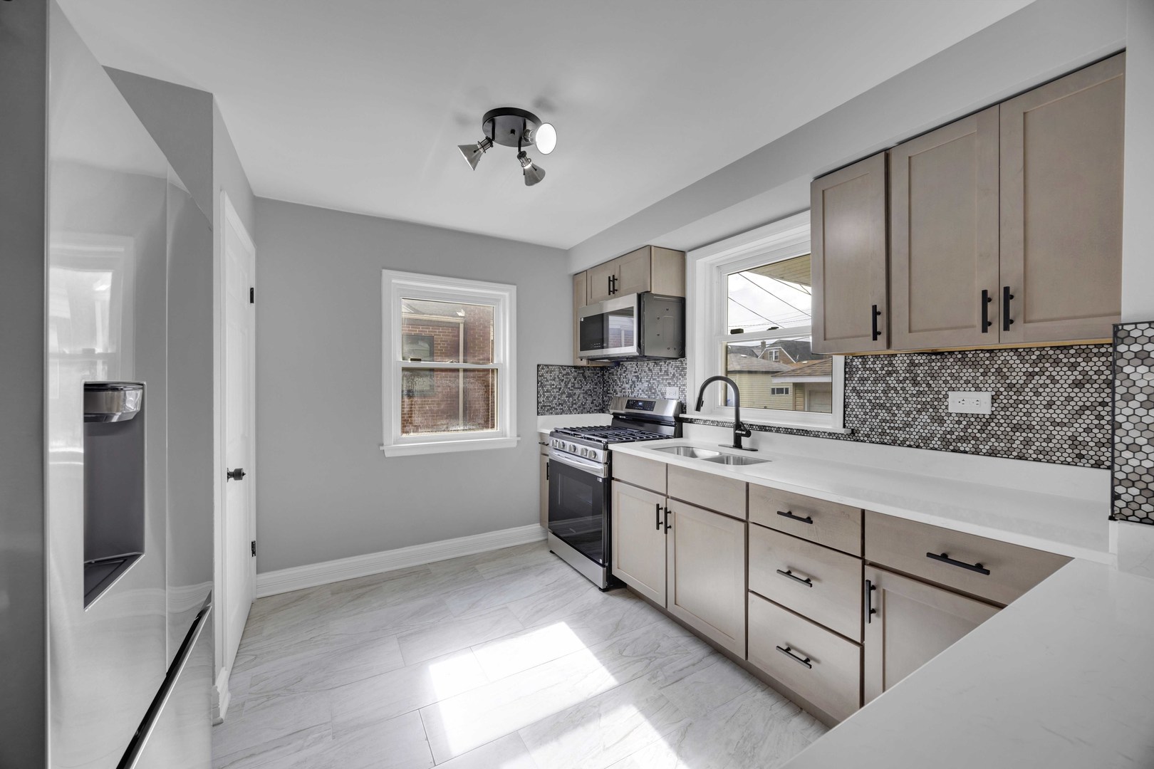 10626 S Lowe Avenue, Chicago, IL 60628