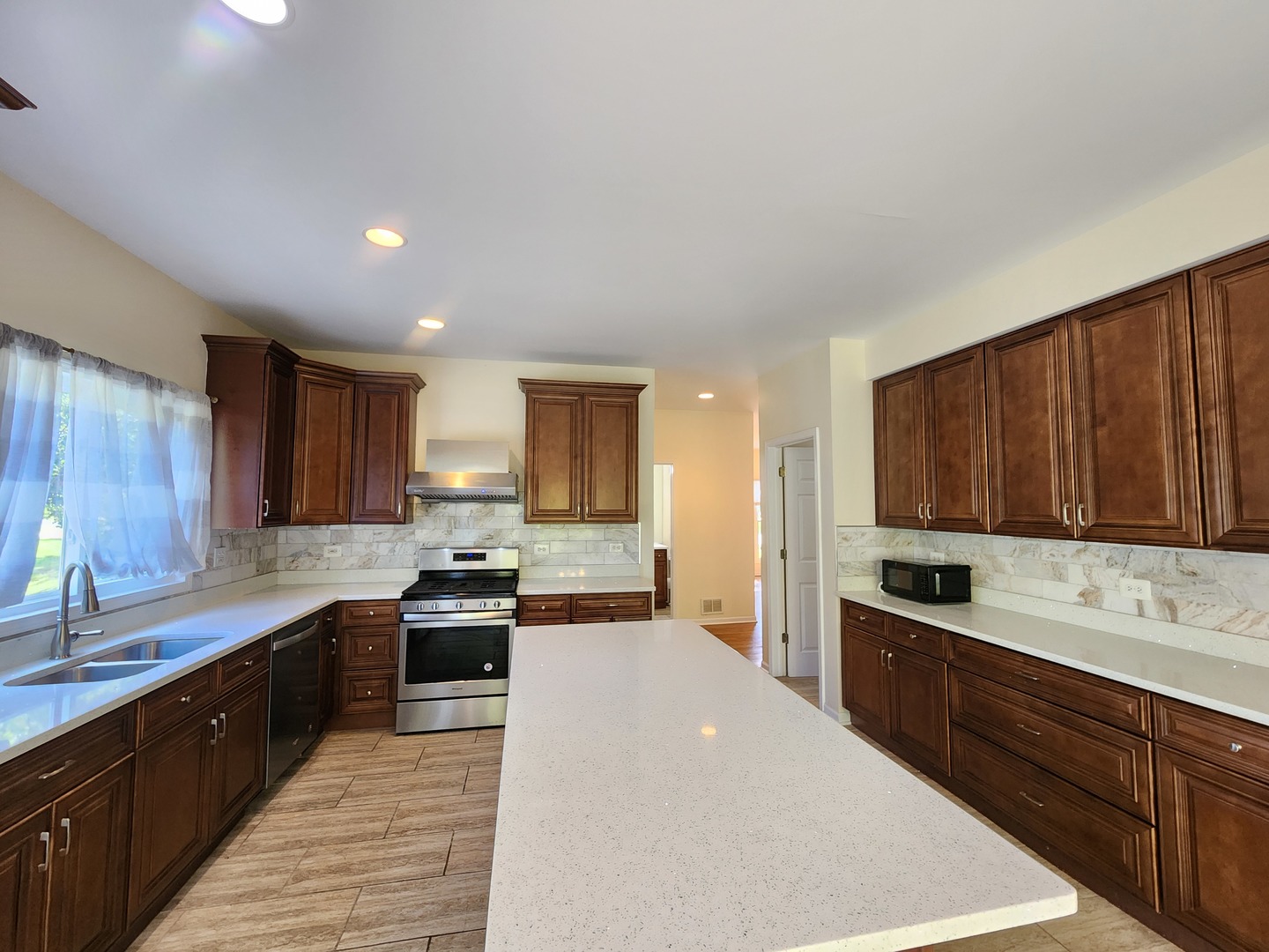 3220 Indian Creek Drive, Buffalo Grove, IL 60089